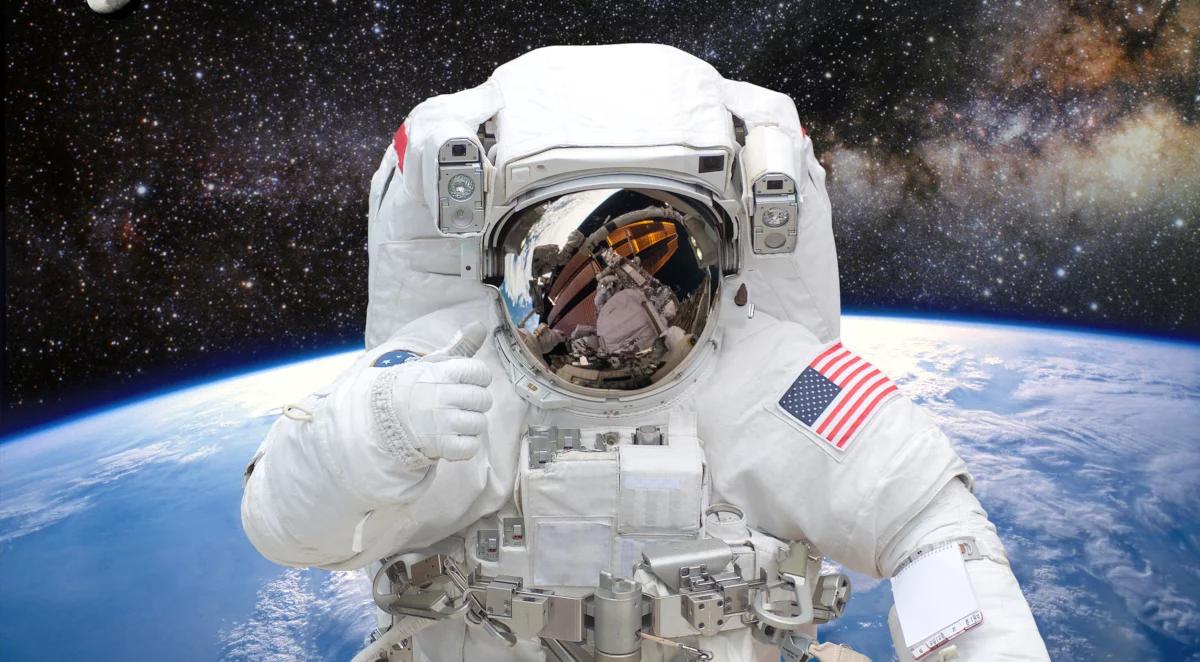 Co zagraża astronaucie w trakcie spaceru kosmicznego?