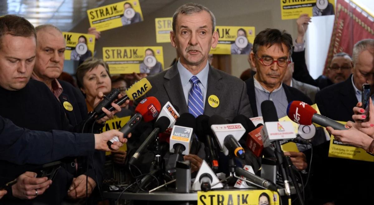 ZNP zapowiedział strajk nauczycieli na 8 kwietnia. Komentarze publicystów 