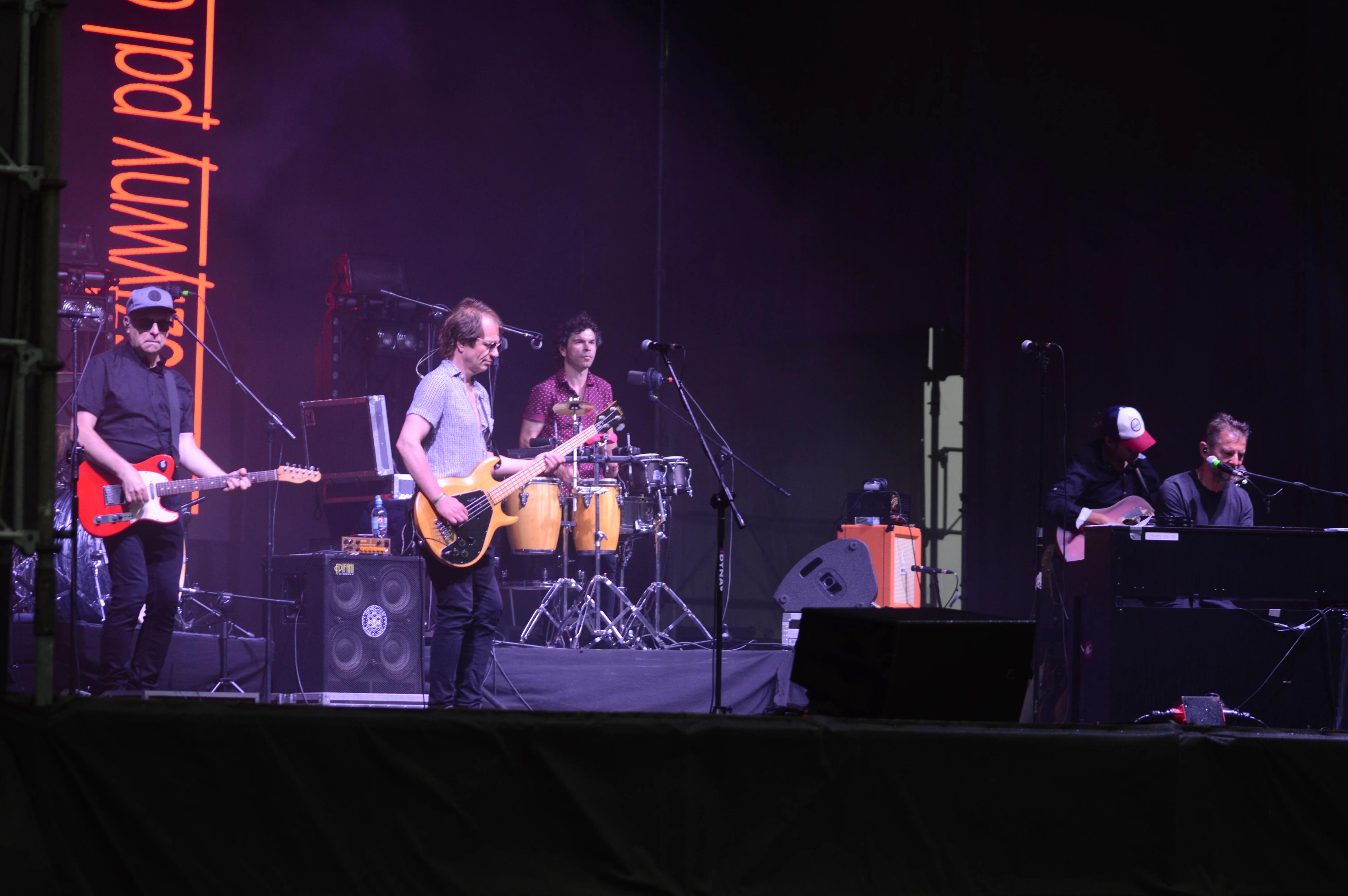 Sztywny Pal Azji  - "Europa i Azja"