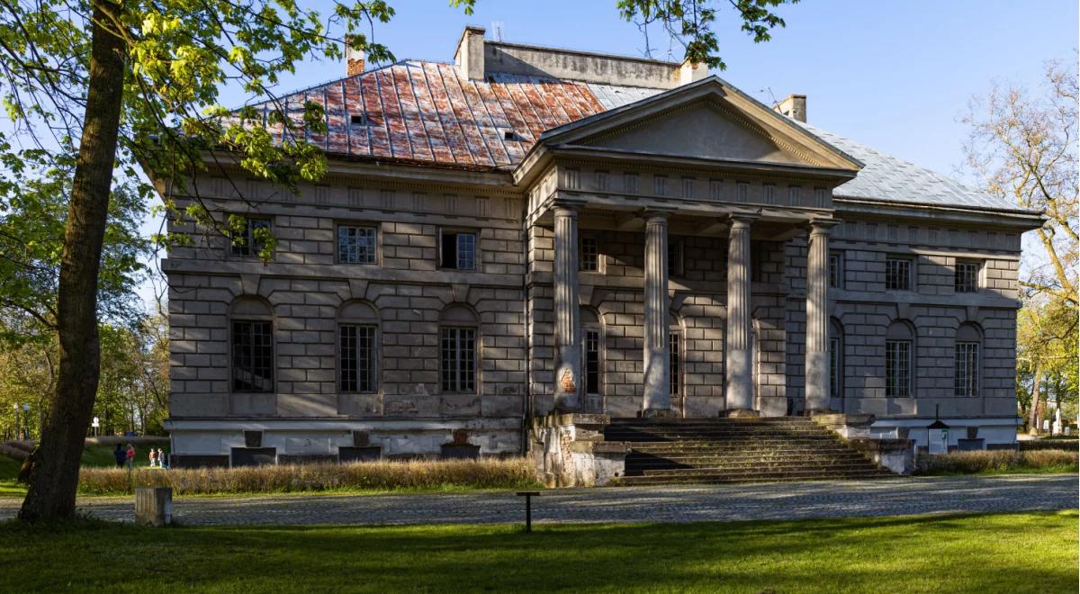 Młochów: klasycystyczna perełka niedaleko Warszawy