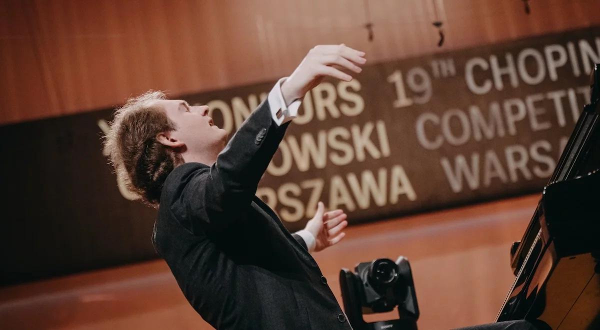 Nocne kolejki przed filharmonią po wejściówki na Konkurs Chopinowski