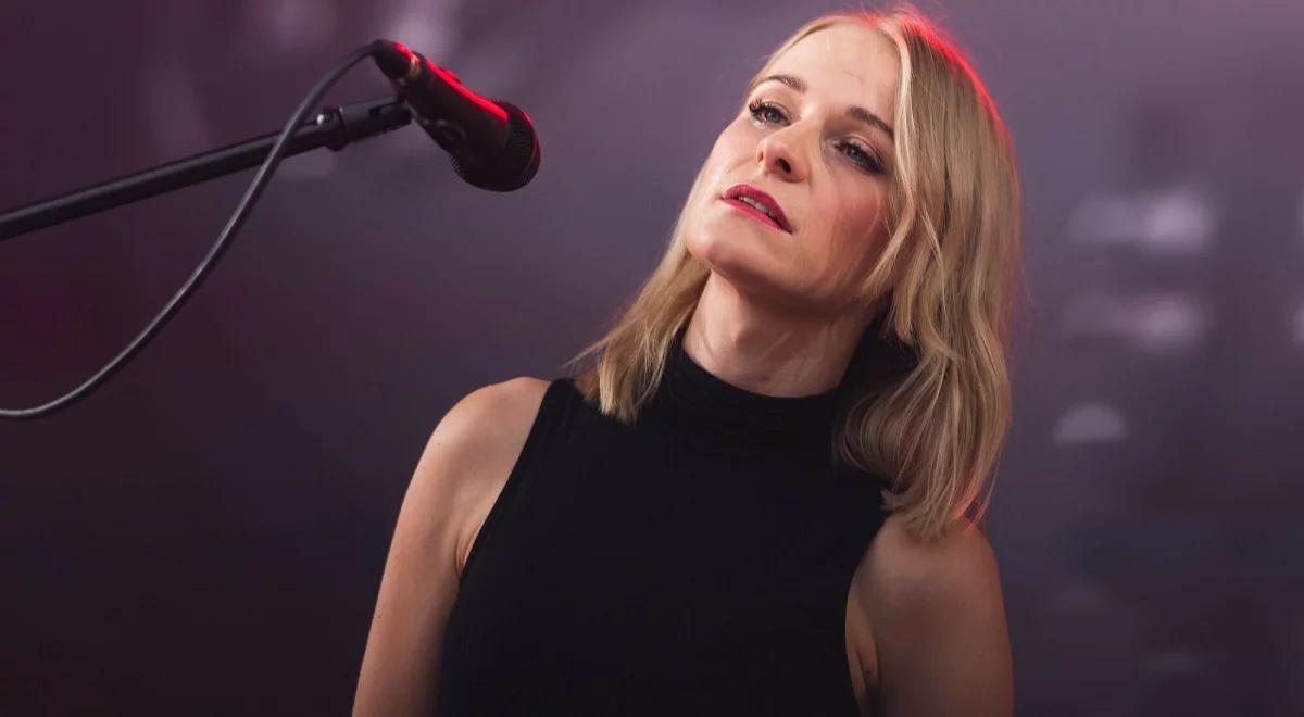 Pochodnia i różowe niebo. Polskie przeboje 2022 roku