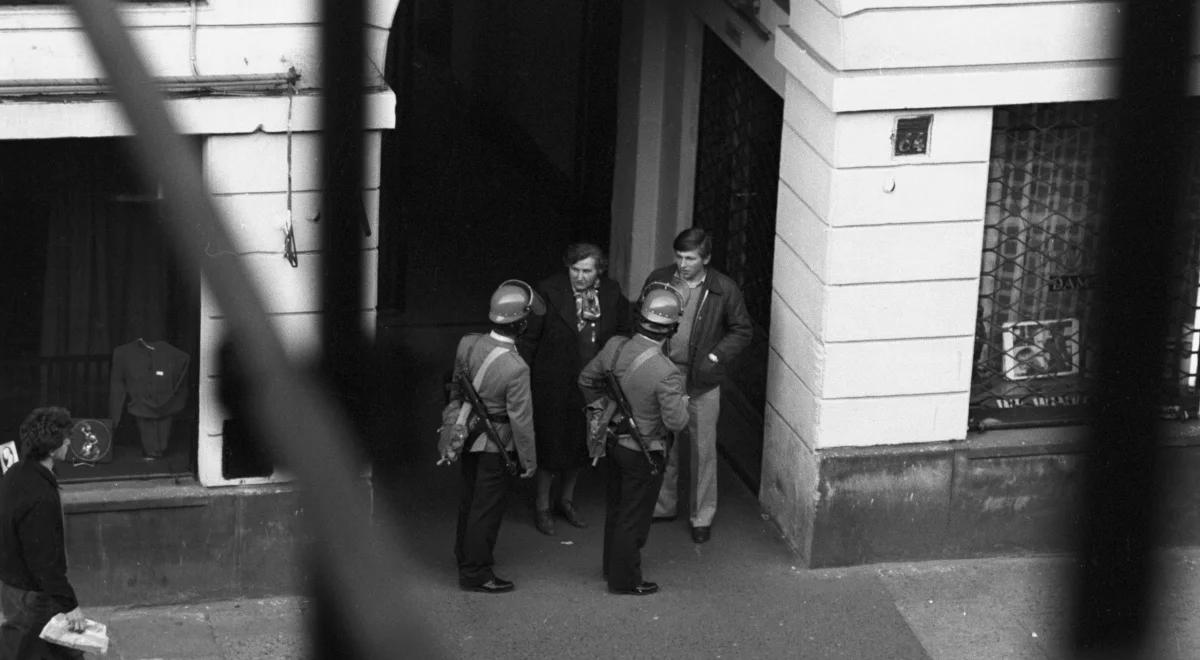 Ciemność grudniowej nocy. Rocznica ogłoszenia stanu wojennego w Trójce [POSŁUCHAJ] 