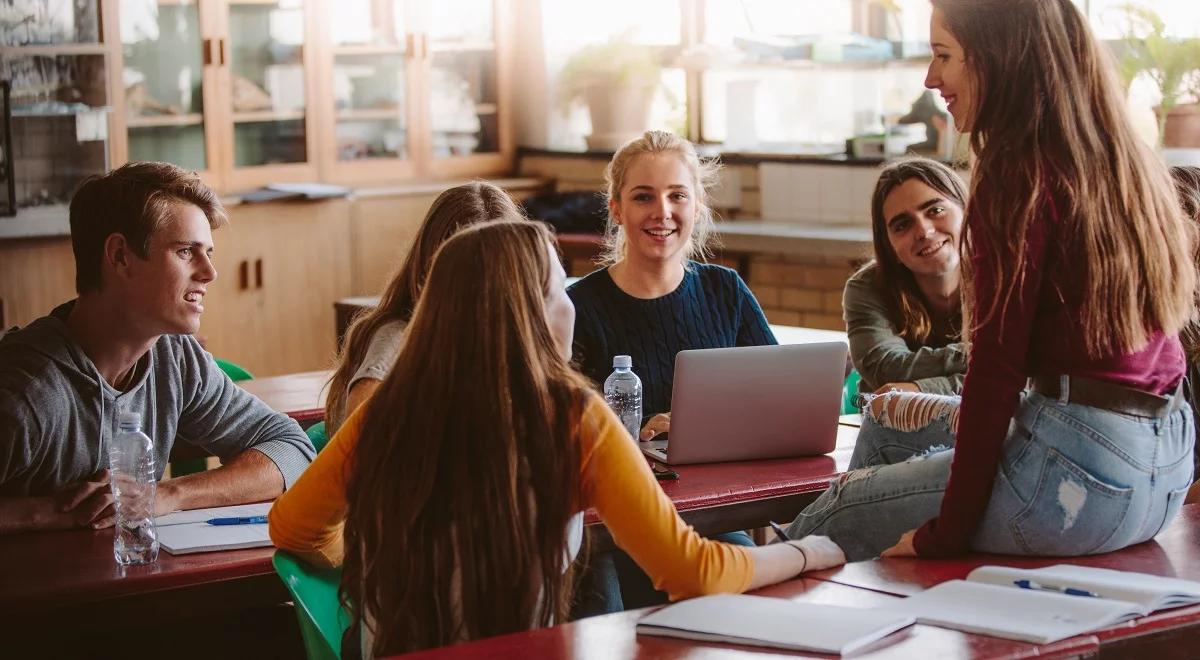 Co po śpiulkolocie? Trwa plebiscyt na Młodzieżowe Słowo Roku 2022