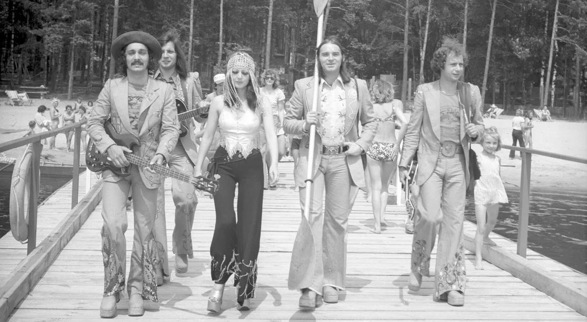 Rozrywkowy i poważny – sceniczny dress code 