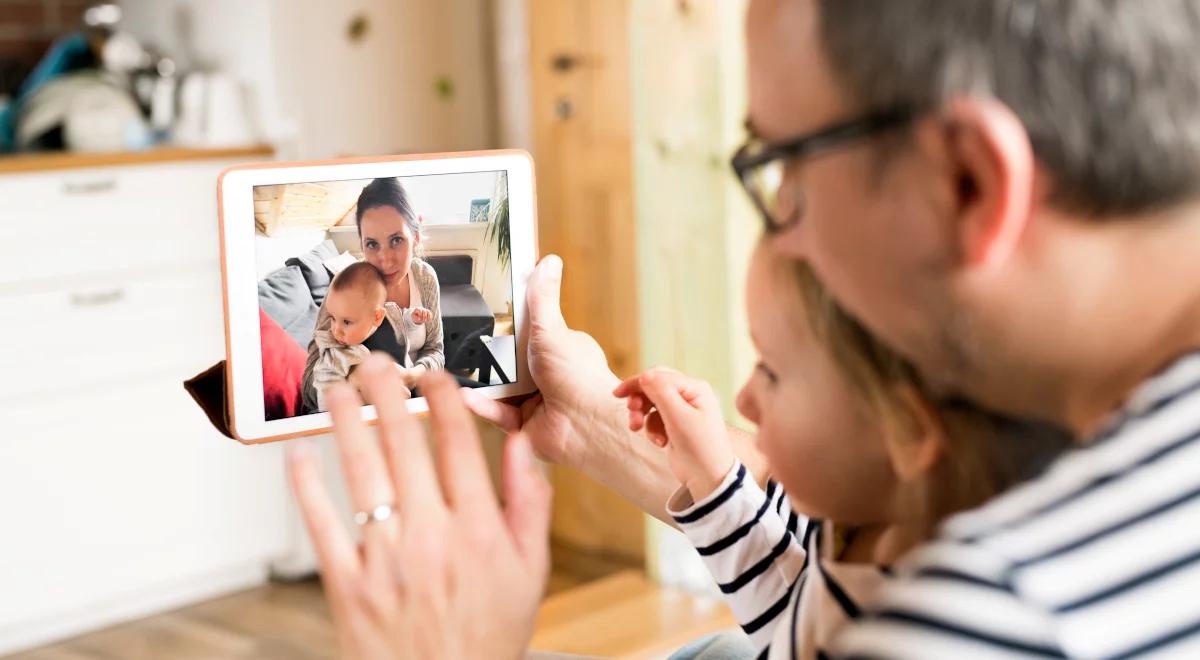 Jak być w kontakcie ze znajomymi i współpracownikami w czasie epidemii? Przydatne aplikacje