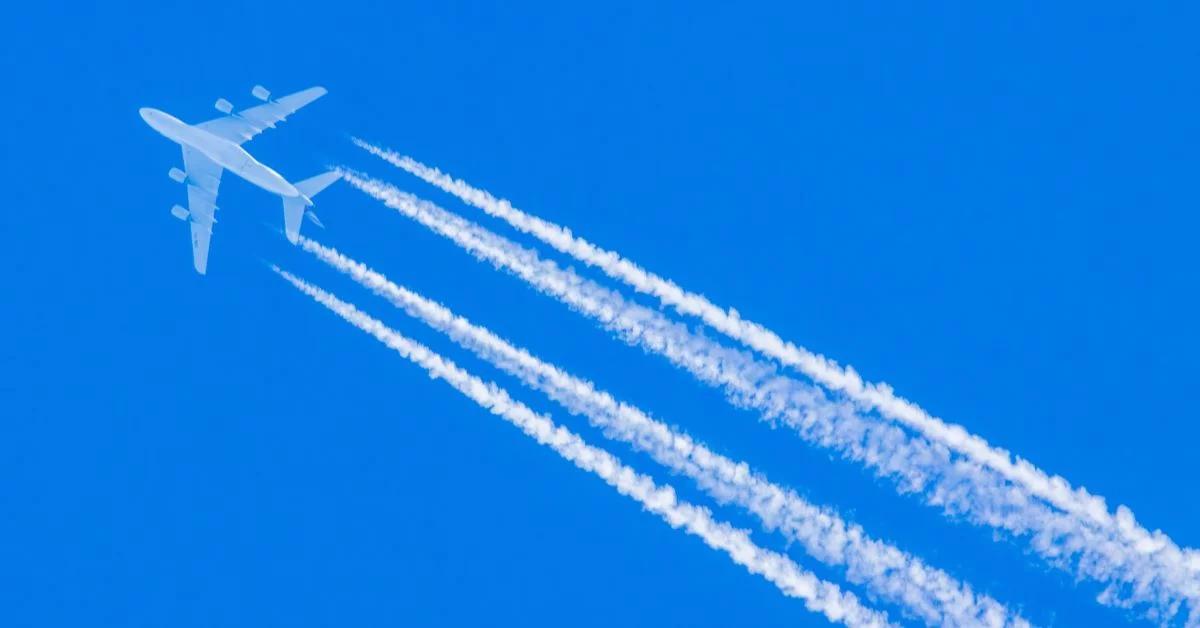 Chemtrailsy i tajemnicze latające obiekty: prawda i fałsz teorii spiskowych