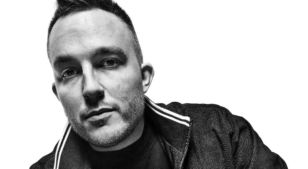 Ten Typ Mes wjeżdża w krainę prozy. O powieści "Dwa psy przeżyły"