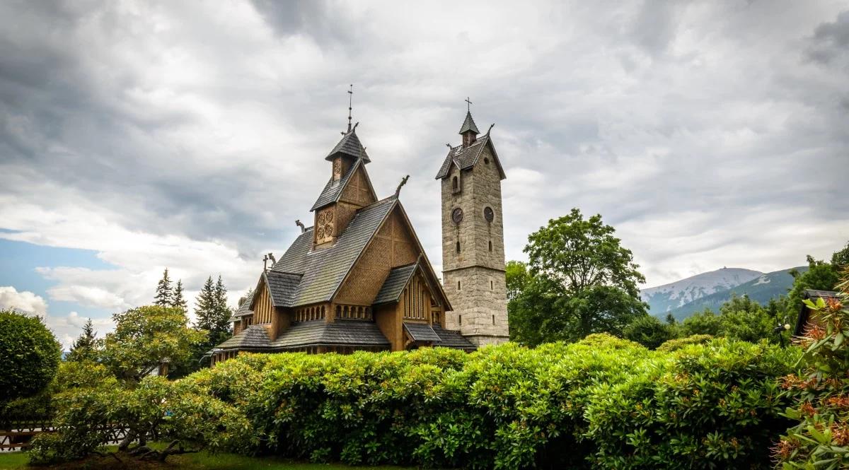 Zabytkowa Świątynia Wang – kawałek Norwegii w Karpaczu