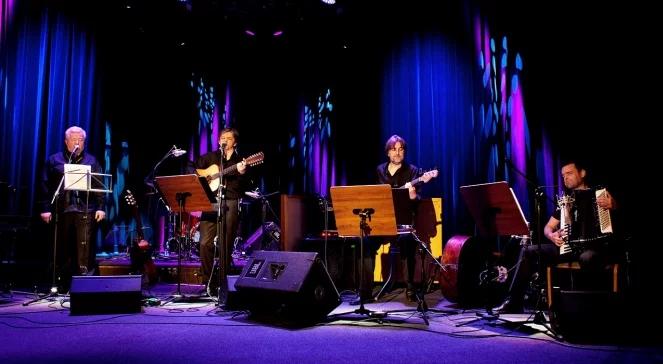 Zespół Reprezentacyjny "Mur - piosenki Lluisa Llacha", Paolo Nutini "Caustic Love"