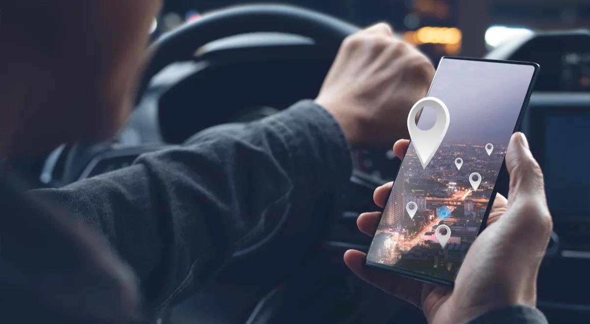 Telefon komórkowy w samochodzie: jedno z największych wyzwań i zagrożeń XXI wieku