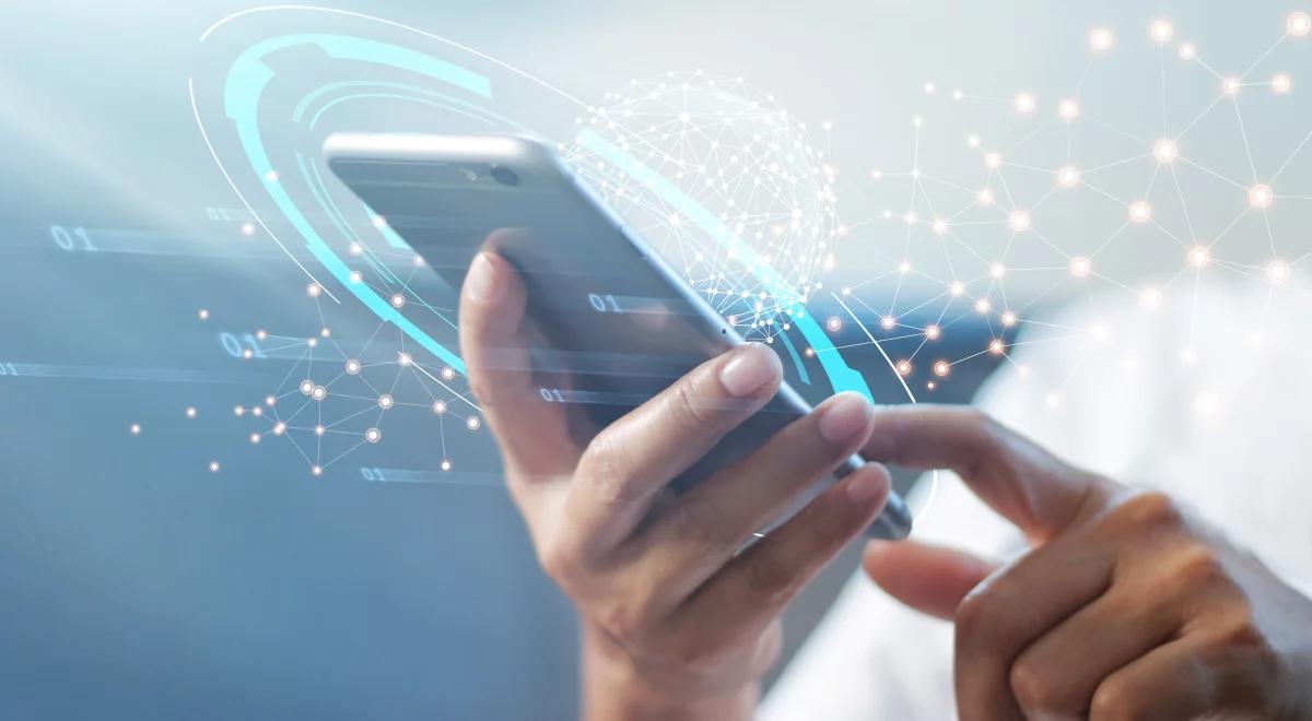 CBOS: sprawy urzędowe online załatwia jedna trzecia Polaków