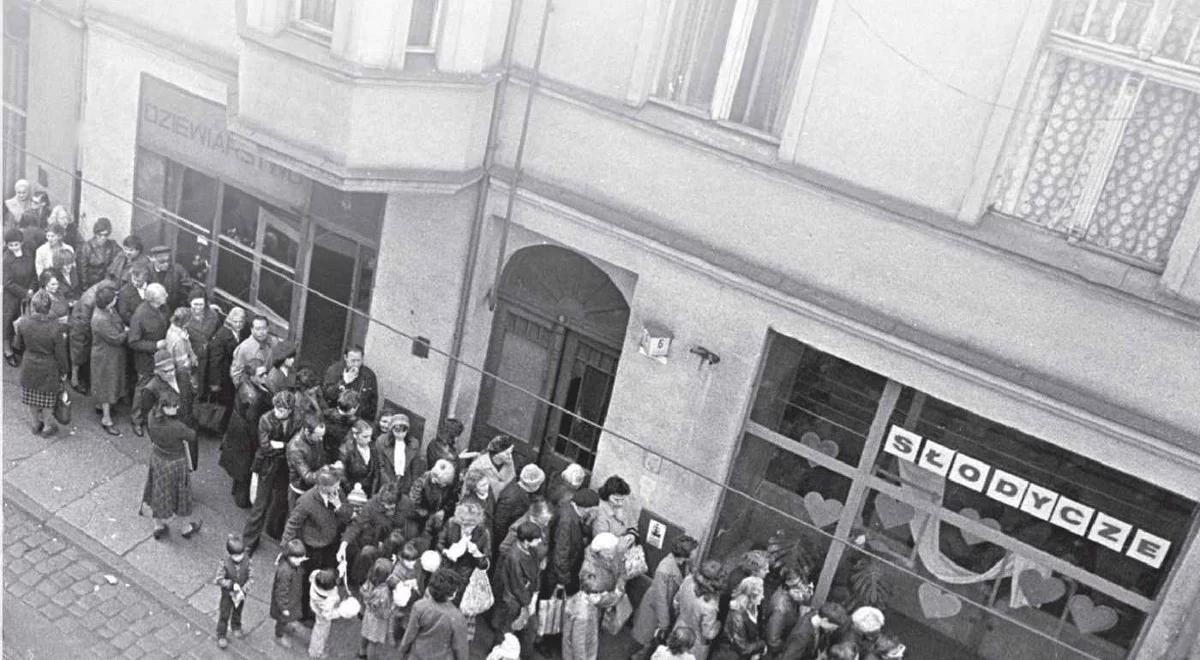 Jak dokładnie wyglądały zakupy w czasach PRL?