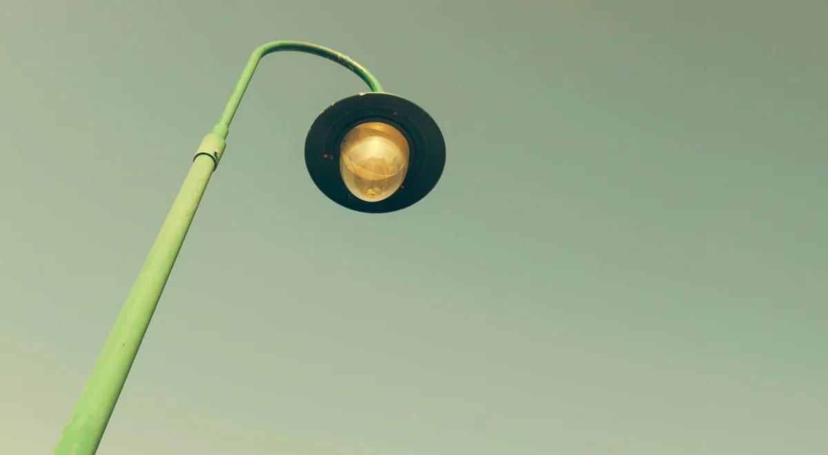 Do czego służą latarnie? Do ładowania aut elektrycznych