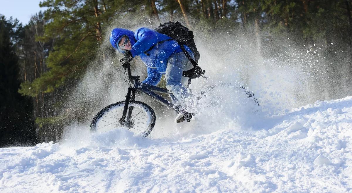 Rower zimą? Coraz chętniej korzystamy z dwuśladów przez cały rok