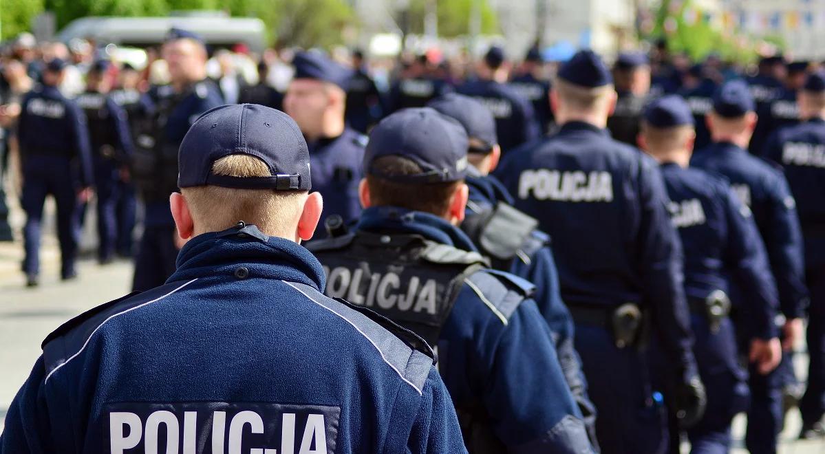 Plaga wakatów w policji – jak temu zaradzić?