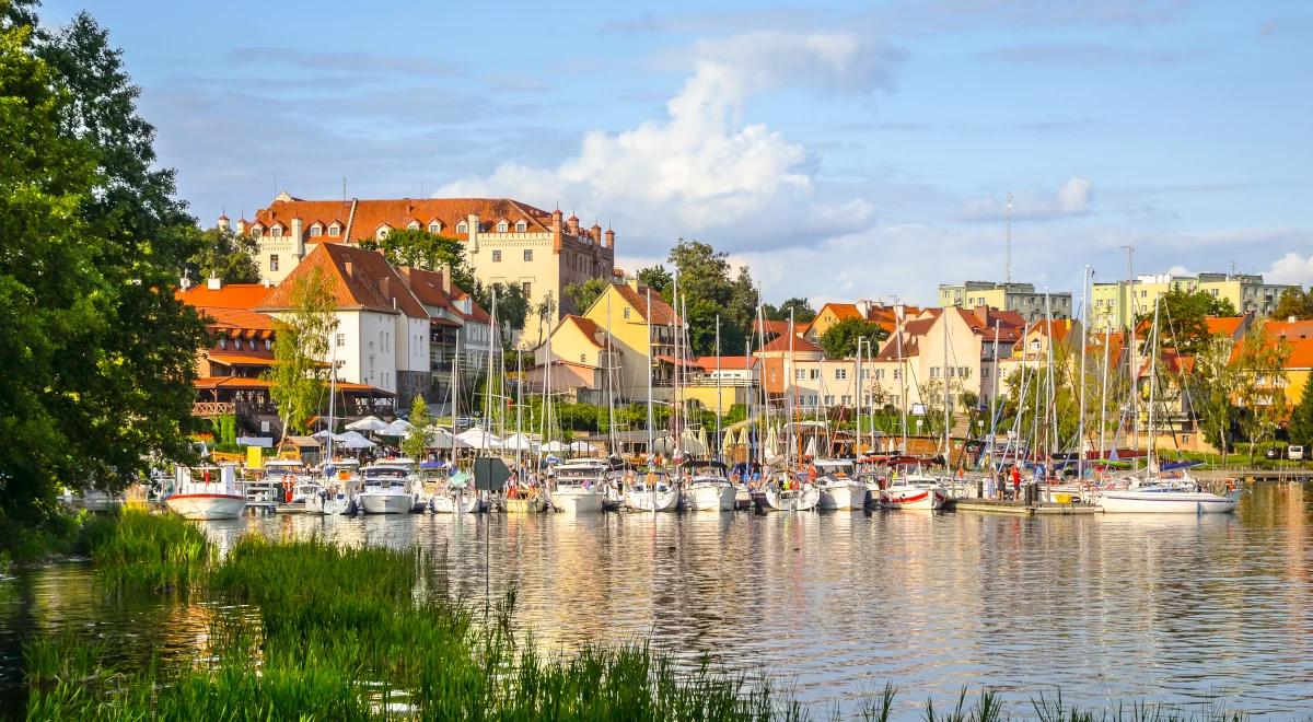 Warmia i Mazury: tak bliskie siebie, a jednak tak odległe