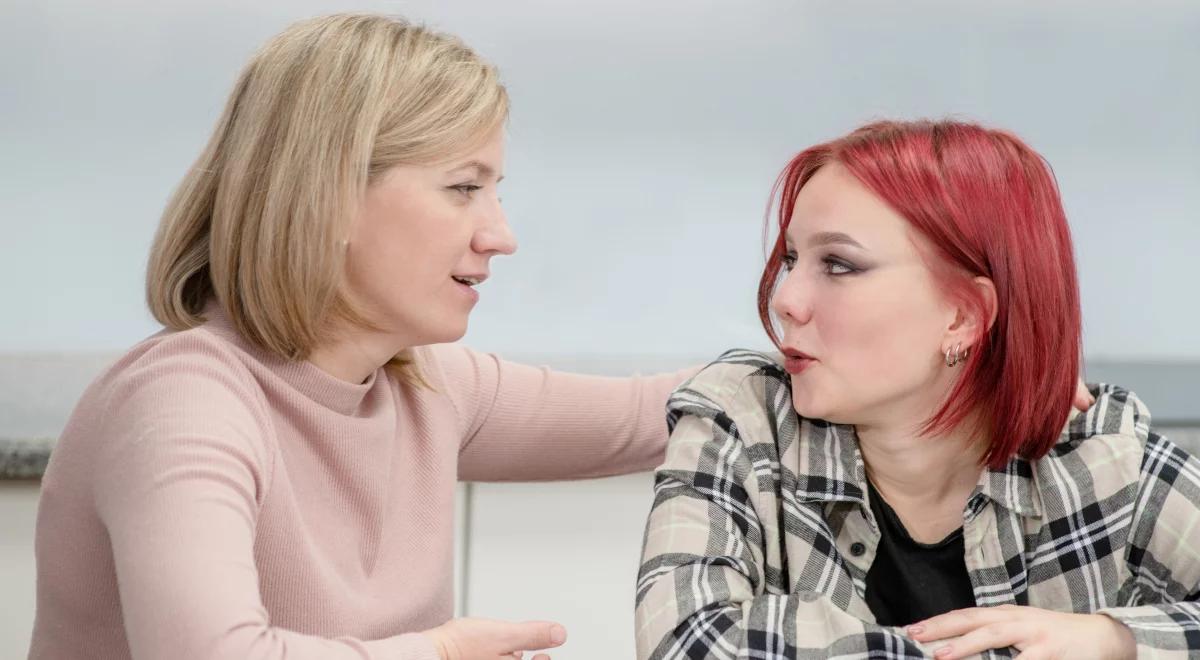 Rodzicielstwo nieidealne. Jak uczyć się bycia rodzicem? Reportaż "Rodzice w szkolnej ławce" [POSŁUCHAJ]