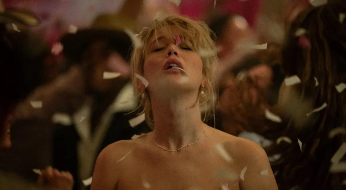 "Brutalny, ale piękny portret kobiety na krawędzi". Zwiastun "Zgiń, kochanie"