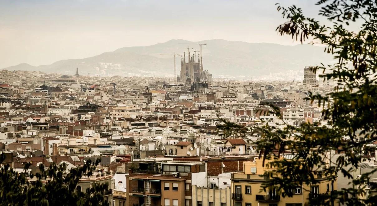 Eduardo Mendoza o śmierci i Barcelonie