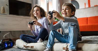Gry wideo mogą pomóc w wychowaniu dzieci. Wszystko zależy od opiekunów