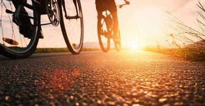 Rowery na drogach. Co trzeba zmienić, aby było mniej wypadków z udziałem rowerzystów? 