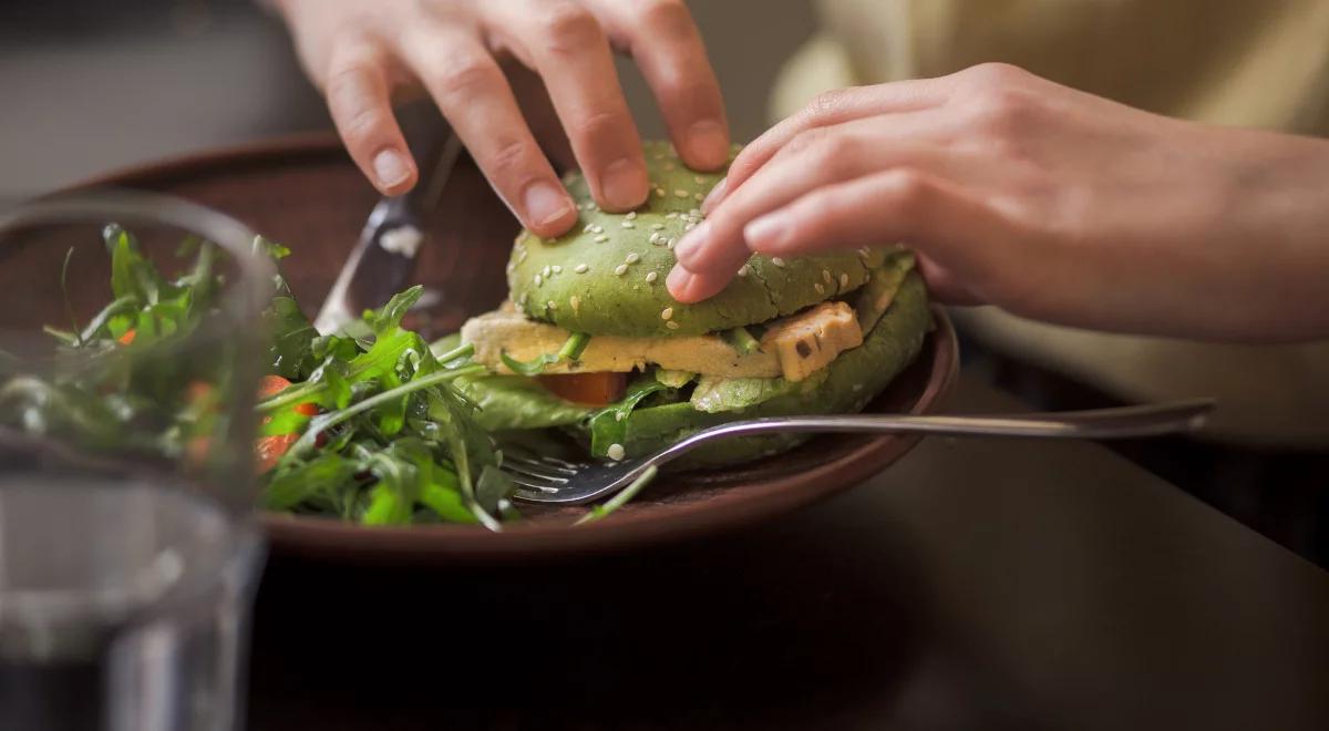 Bezmięsny schabowy przyszłością naszej kuchni? Nadchodzi rewolucja alternatywnych białek