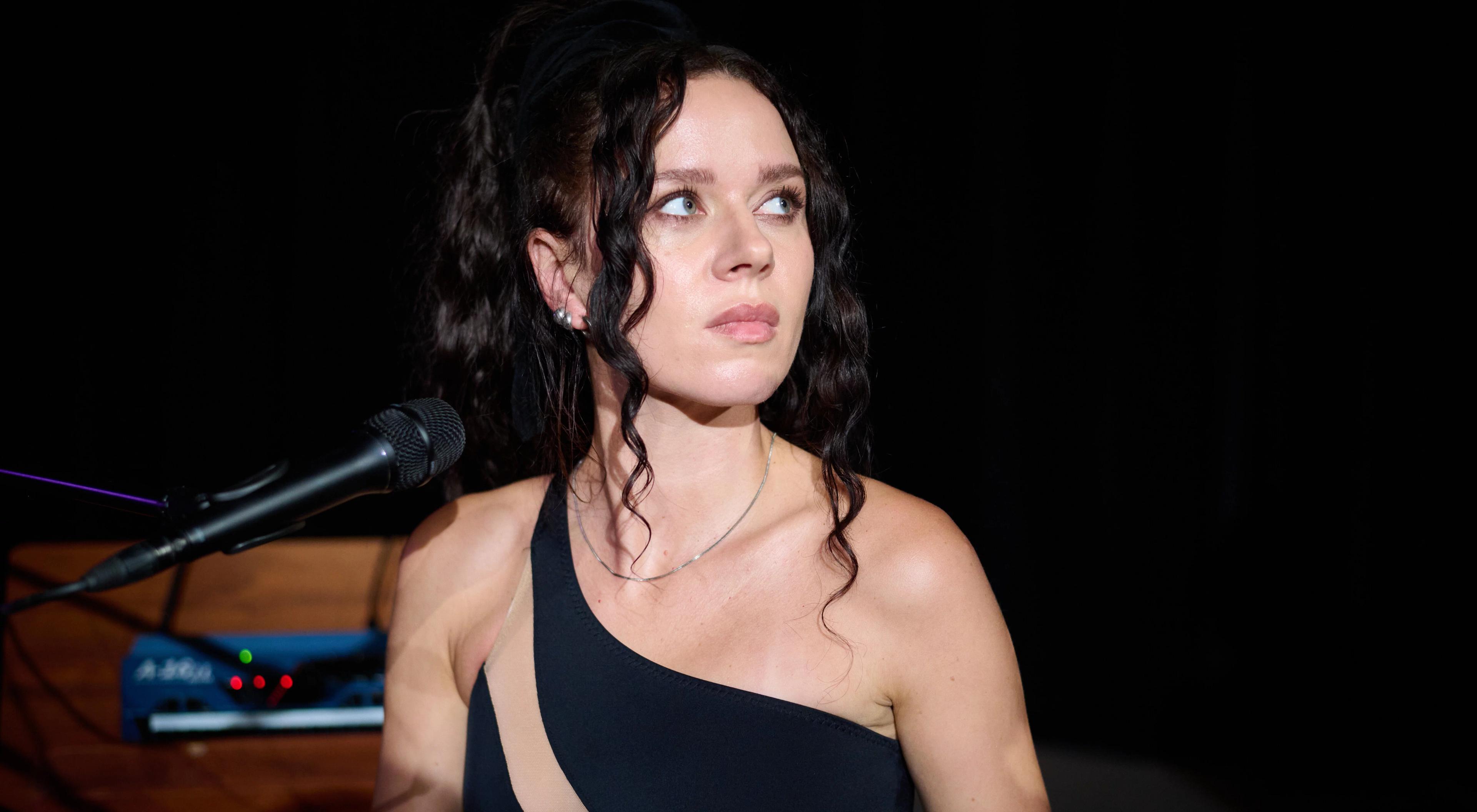 Kasia Lins śpiewa piosenki Grzegorza Ciechowskiego. "To bliski mi świat"