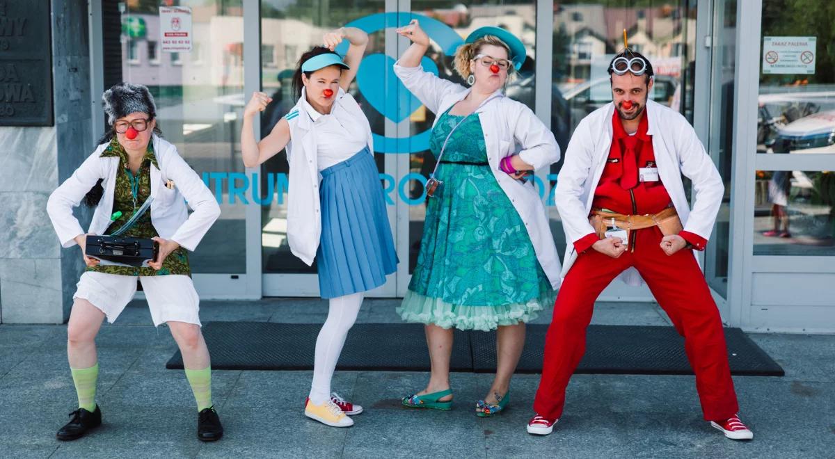 Czerwone Noski niosą radość