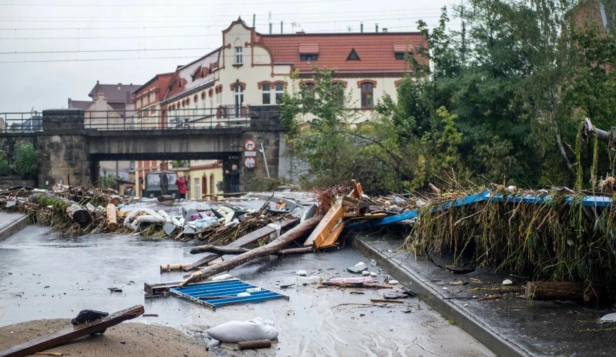 W oczekiwaniu na wieści od bliskich. Reportaż "Żółte pudełko" Magdy Skawińskiej