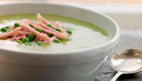 Zupa krem z bobu i schab z kurkami