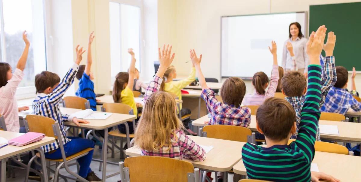 Nauczyciele w nowej roli. Czy szkoła bez ocen jest możliwa?