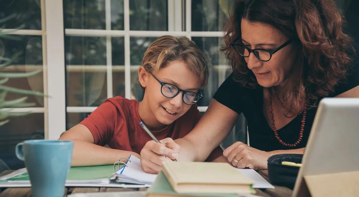 Dom zamiast szkoły – rośnie popularność domowej edukacji