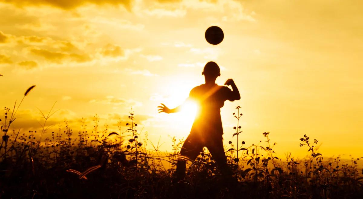 Podróż po świecie z futbolem w tle 