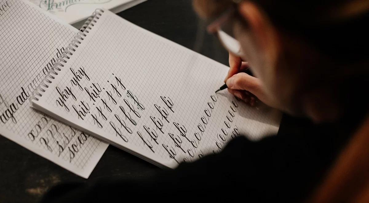 Relaks i skupienie, czyli korzyści płynące z kaligrafowania