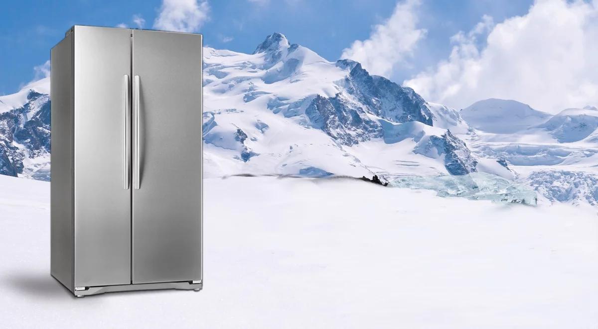 Czy lodówka nadal chłodzi, gdy temperatura na zewnątrz spadnie poniżej zera?