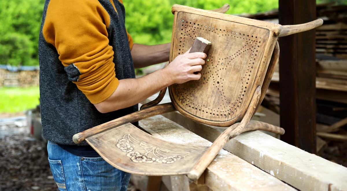 Renowacja: nowe życie starych mebli 