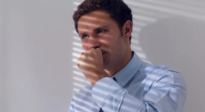 Kasłać czy kaszleć?