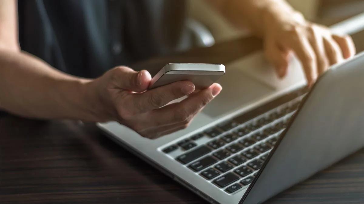 Media społecznościowe a środowisko. Czy korzystanie z internetu ma wpływ na przyrodę?