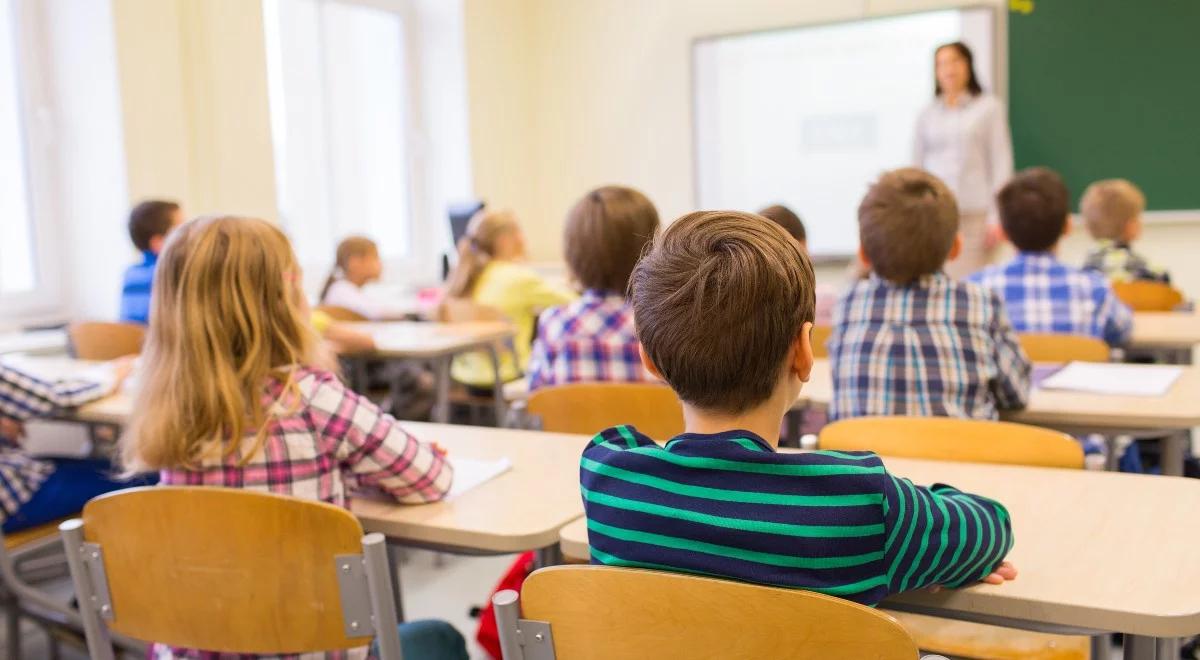 Nauczyciel potrzebny od zaraz. Dlaczego brakuje chętnych do pracy w szkołach?