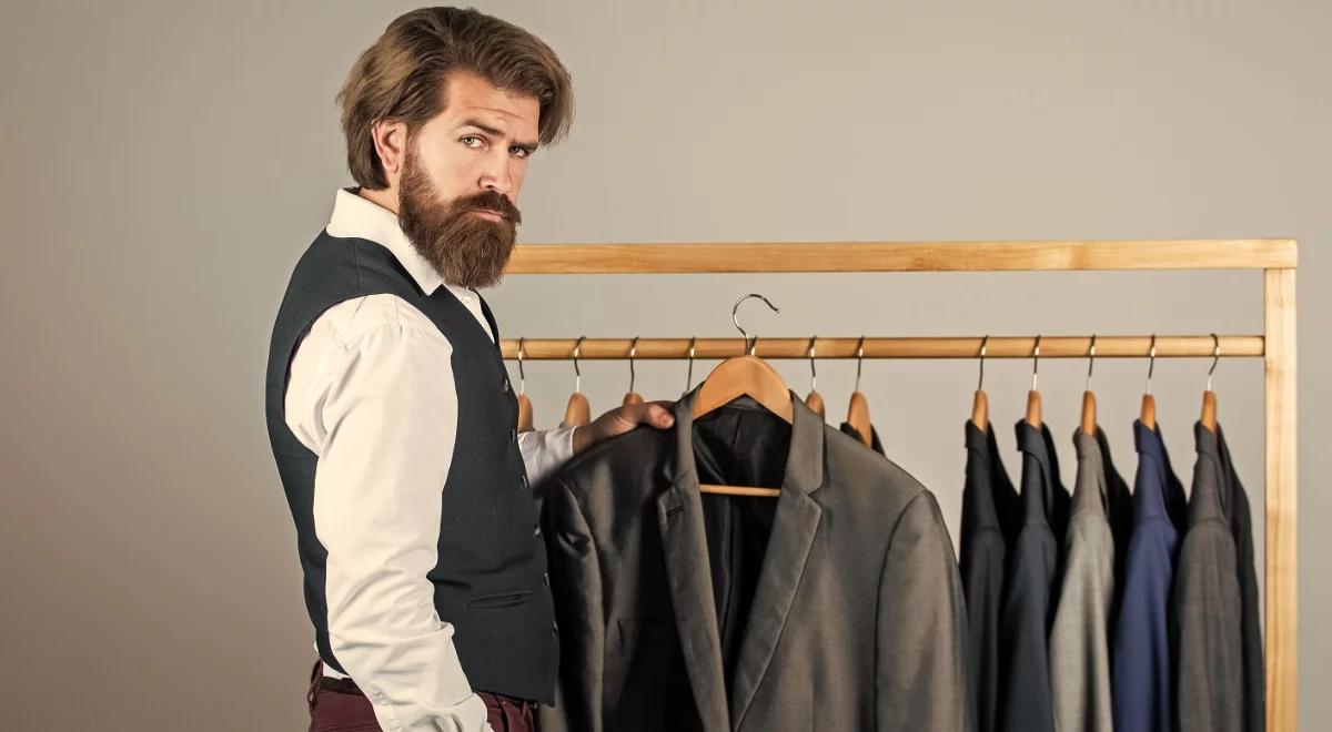 Garnitur: strój obowiązkowy dla mężczyzny?