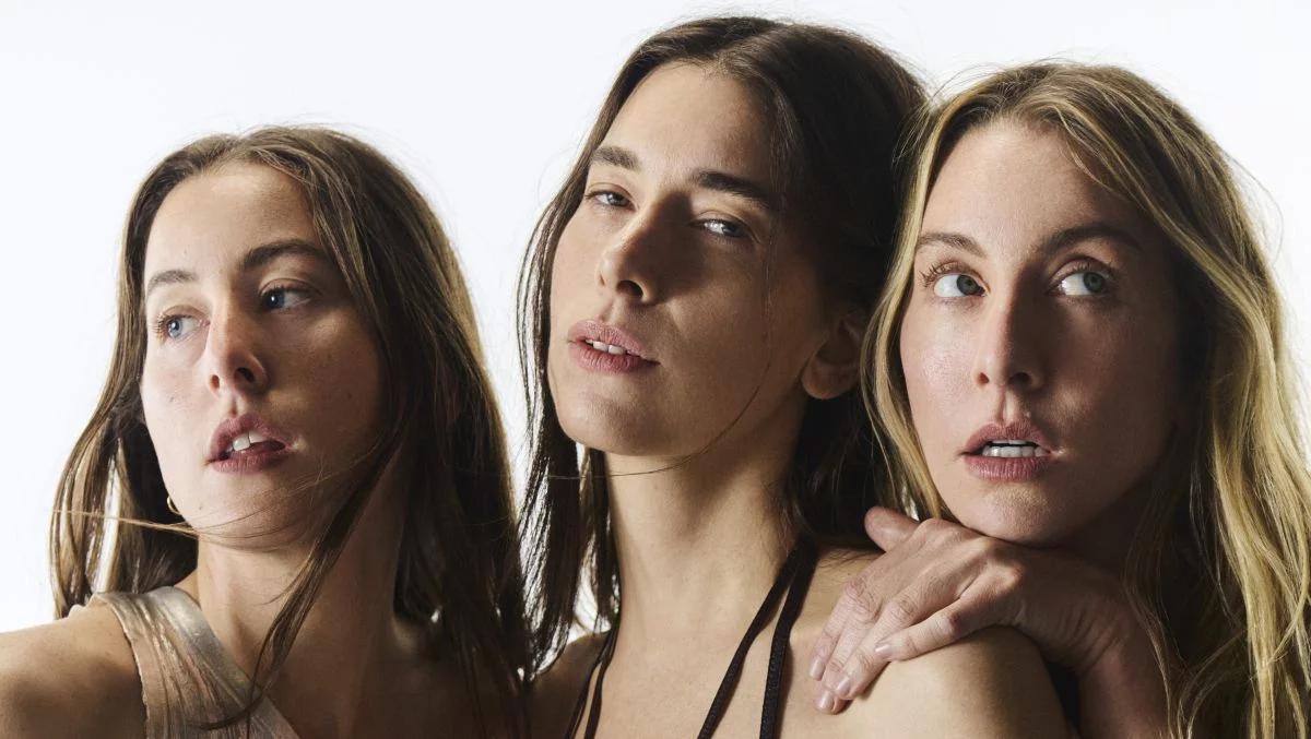Nowy album Haim w wersji rozszerzonej. Gościnnie Bon Iver
