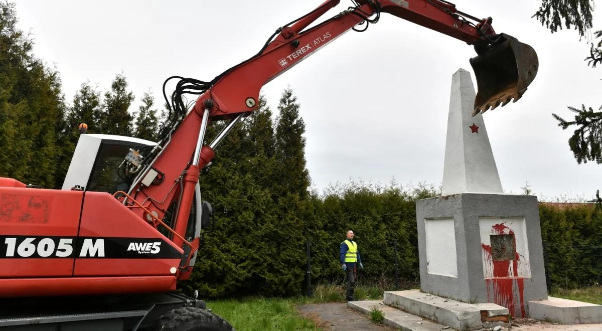 Rusza demontaż sowieckich pomników. "Nie powinny straszyć ludzi"