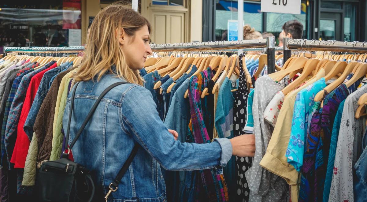 Czy to, jak się ubieramy wpływa na klimat? Czym jest "odpowiedzialna moda"?