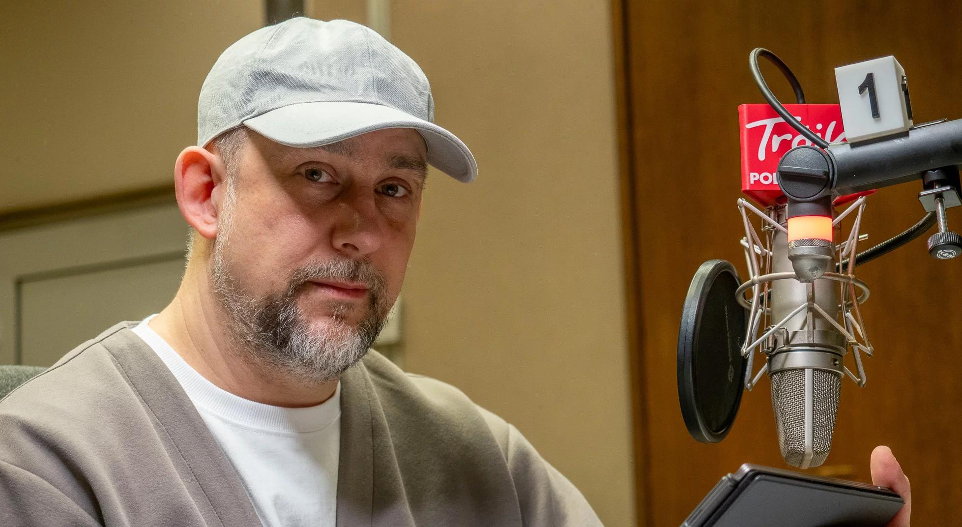 Wojtek Sokół debiutuje jako pisarz. W Trójce czyta fragmenty powieści 