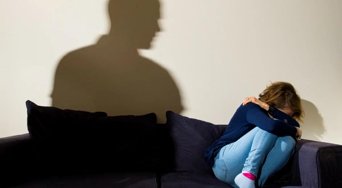 Przemoc wobec kobiet. "Świadomość coraz bardziej rośnie"