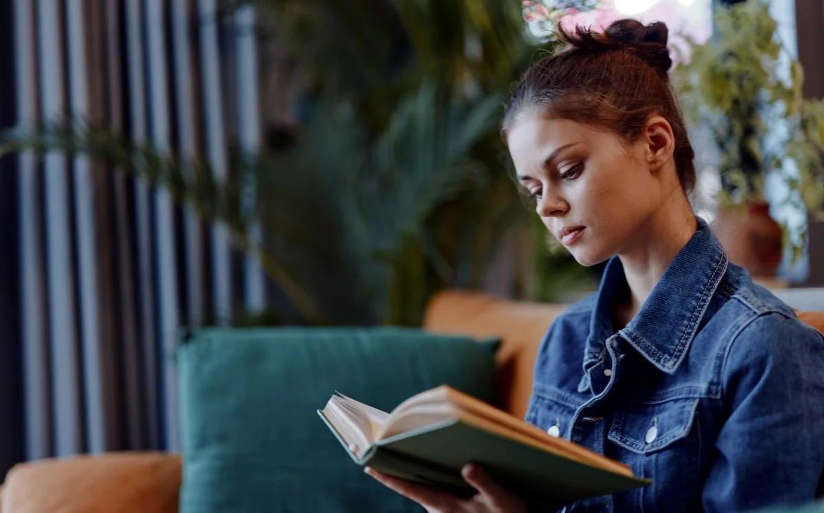 Dziś Światowy Dzień Książki. Czytanie wspiera zdrowie i wydłuża życie