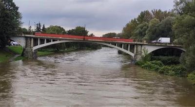 O włos od tragedii. Zignorowali alarm i weszli do rzeki