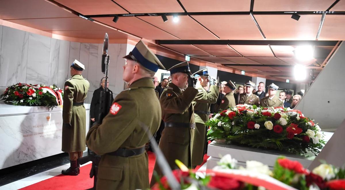 Pochówek prezydentów RP na uchodźstwie. "Wrócili do wolnej Polski, o której marzyli"