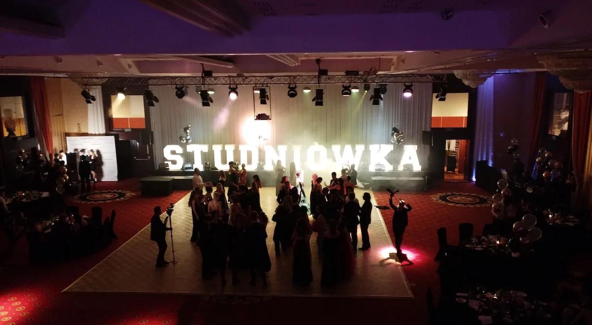 Jeden z najważniejszych dni. Reportaż "Studniówkowa gorączka" [POSŁUCHAJ]